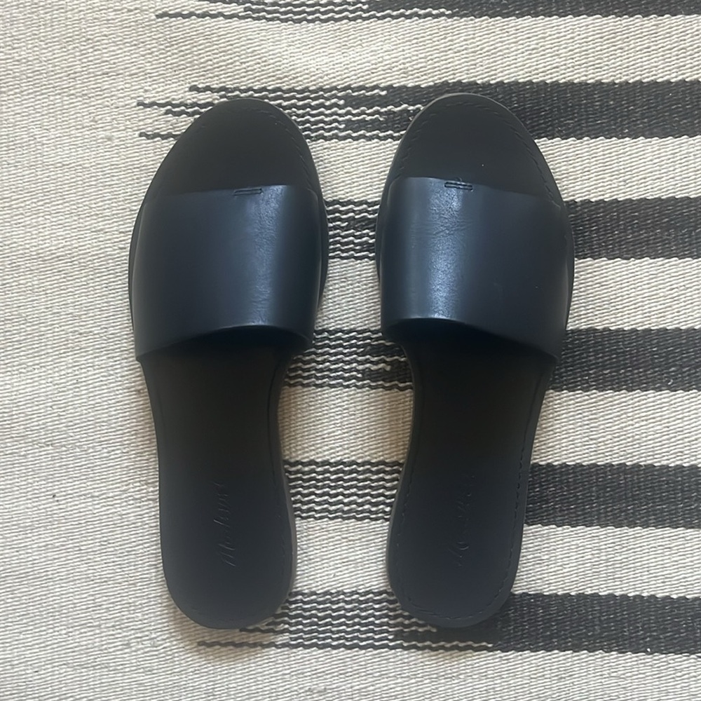 Black Madewell slide sandals size 9, in perfect condition.